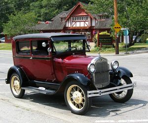 26 Ноября 1927 года на публике впервые появился ford–а