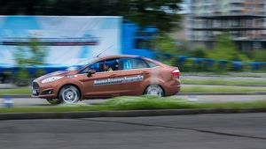 Ford будет обучать начинающих водителей