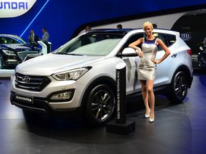 Hyundai представил обновленный кроссовер santa fe