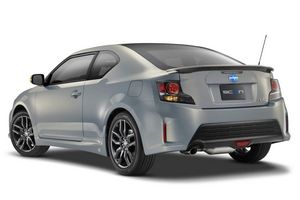 Купе scion tc rs 8.0 ограниченной версии с комплектом стайлинга от five axis и деталями от trd.