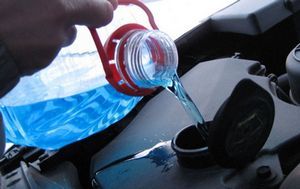 Незамерзайка для автомобиля: какую жидкость выбрать на зиму?