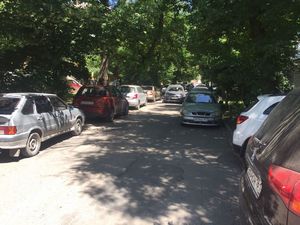 В центре москвы тротуары оградят от нерадивых автомобилистов